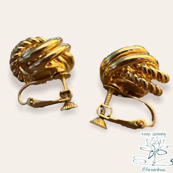 Napier Vintage Gold Tone Earrings - Picture 6 of 9